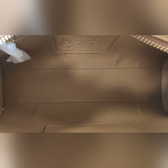 Coach Swing Zip Honey Brown - Picture 11 of 13